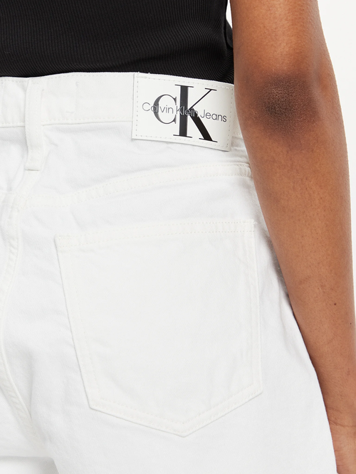 CALVIN KLEIN JEANS MOM SHORT - ΒΕΡΜΟΥΔΕΣ & ΣΟΡΤΣ στο drest.gr 